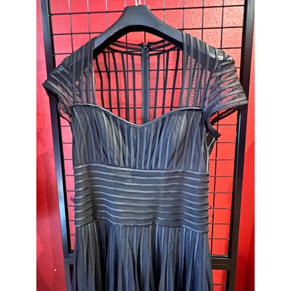 JS Collections Sweetheart Neck Mesh & Satin Dress Sz 10 Black - Picture 3 of 11